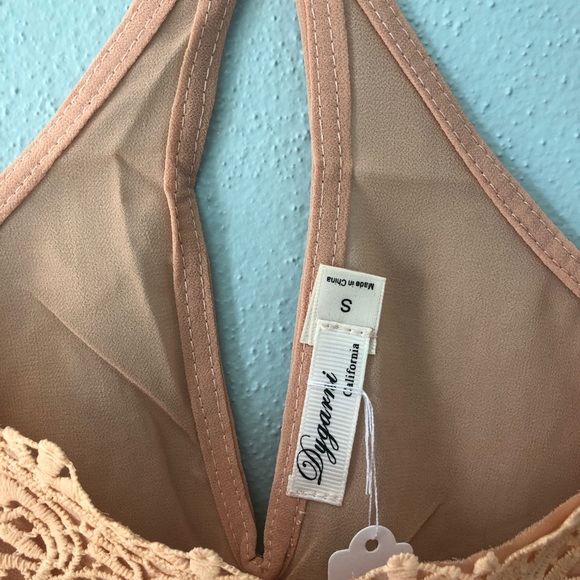 🌸 Boutique | peach tank with lace appliqué - Picture 3 of 5